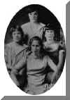 clintongrls.jpg (38232 bytes)